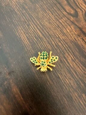 JOAN RIVERS Gold Tone Bee with Green Stones Lovely !